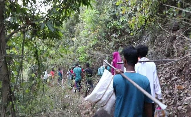 गांव वालों ने श्रमदान से सींच दिया पूरा गांव