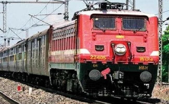 बिहार : सिग्नल पैनल फेल होने से ट्रेनों का परिचालन बाधित, वैशाली एक्सप्रेस समेत कई ट्रेनें हुई लेट