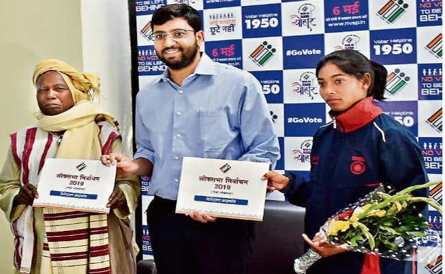 लोकसभा चुनाव में बेहतर मतदान के लिए प्रशासन की पहल : पद्मश्री सिमोन उरांव व एथलीट प्रियंका बने डिस्ट्रिक्ट आइकॉन