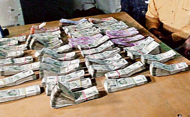 पुलिस ने कहा, चेकिंग के दौरान बरामद 30 लाख रुपये चोरी के हैं