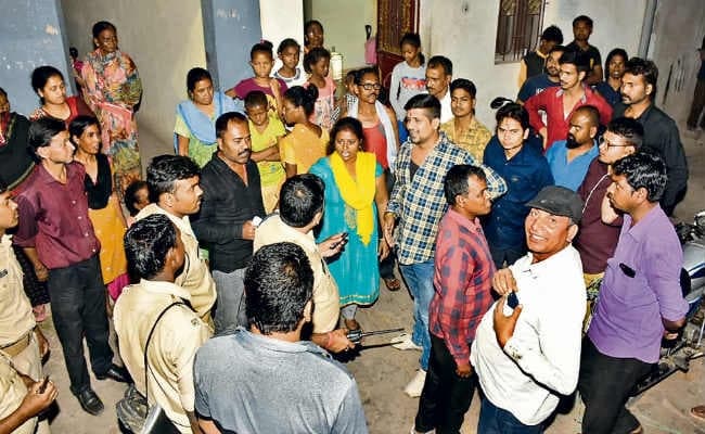 धर्म परिवर्तन के आरोप में दो महिलाएं पकड़ी गयीं