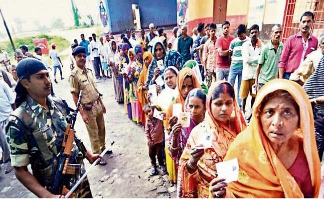 70 वर्षों में भी 70% तक नहीं पहुंचा मतदान