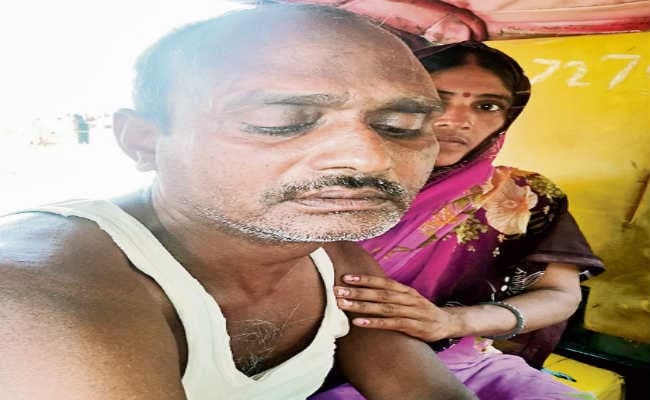 शराब की सूचना देने पर दो गुट भिड़े, पथराव, फायरिंग, रोड़ेबाजी में 12 से ज्यादा लोग घायल