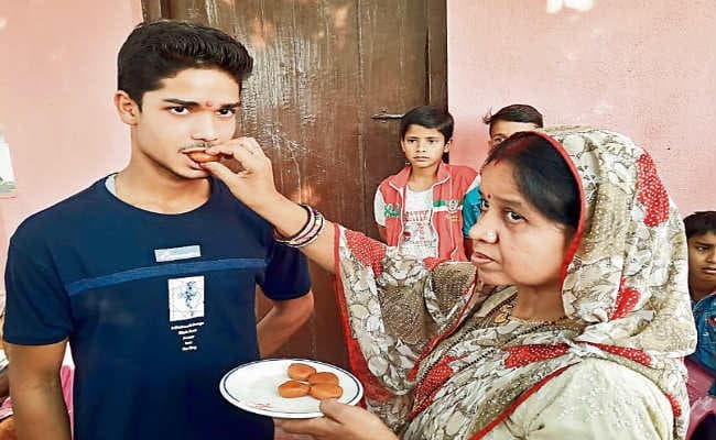 मार्च में इंटर का रिजल्ट घोषित कर रचा इतिहास, देश में सबसे पहले रिजल्ट, पहली बार इंटर के टॉपरों को 90 % से अधिक मार्क्स