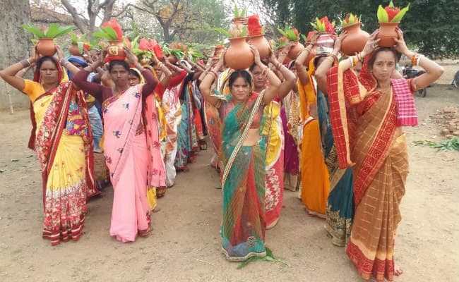 सिमडेगा : कलश यात्रा के साथ तीन दिवसीय धार्मिक अनुष्ठान शुरू