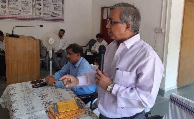 लातेहार : पैनल लॉयर ट्रेनिंग- पीडीजे ने कहा- हाल सर्वे में गड़बड़ियों का समाधान सिविल कोर्ट में भी