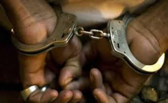 चार थाना क्षेत्रों से 13 वारंटी गिरफ्तार