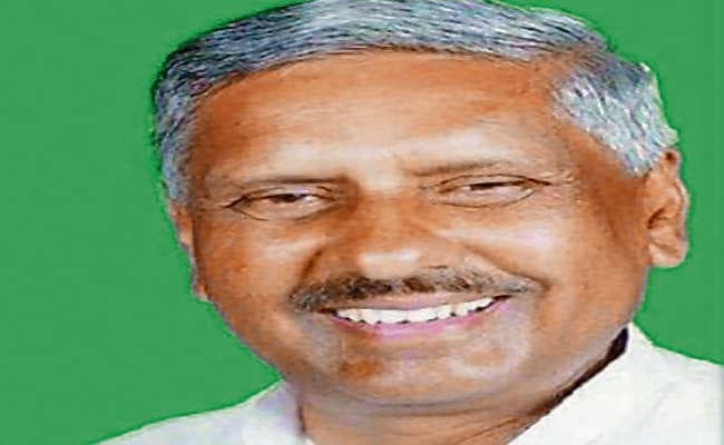 उम्मीदवारों के एलान के बाद  राजद में बगावत के सुर तेज, तेजप्रताप और फातमी के बाद सीताराम यादव भी हुए बागी