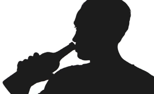 शराब के नशे में धुत अस्पताल कर्मी ने ड्यूटी में तैनात डॉक्टर के साथ की मारपीट