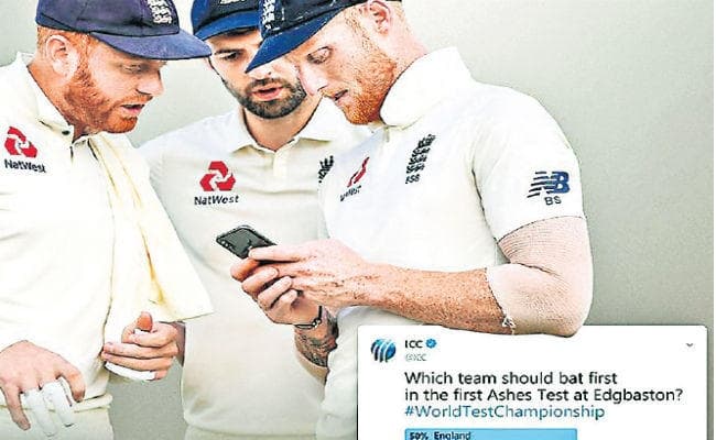 ....जब आइसीसी ने बनाया अप्रैल फूल ! ट्वीट कर दी जानकारी, अब एक गेंद पर आउट होंगे दो बल्लेबाज, छक्का मारने पर 12 रन