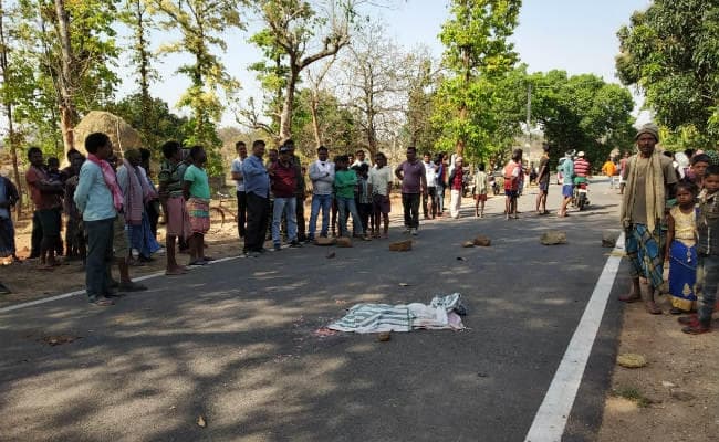 गुमला : हाइवा ट्रक ने बच्चे को रौंदा, मौके पर हुई मासूम की मौत