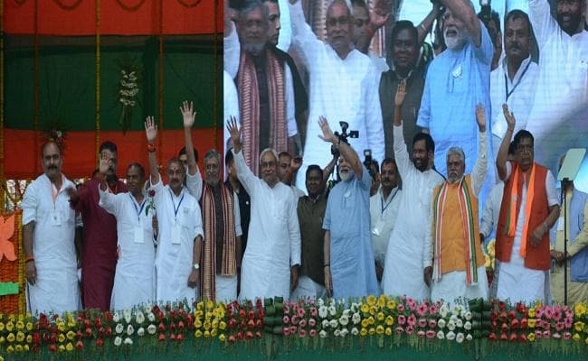 बिहार के गया में PM मोदी ने विरोधियों पर साधा निशाना, नीतीश सरकार के काम की सराहना की