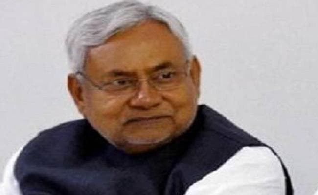 लालू जेल में भी फोन पर बाहर के लोगों से करते हैं बात : नीतीश