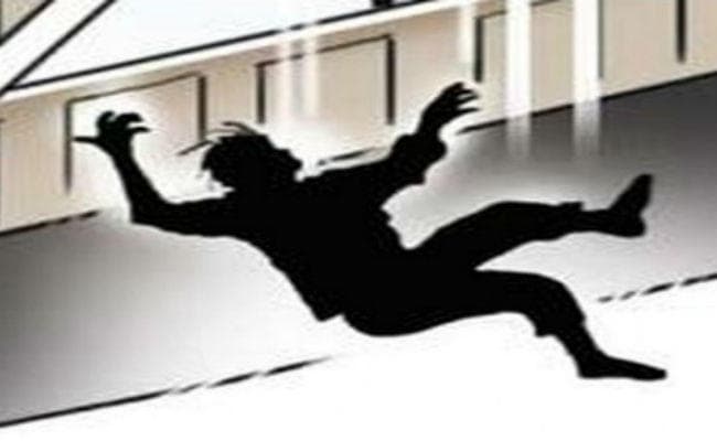 जमुई : .....जब पीएम को देखने छत पर चढ़ा बच्चा गिरा