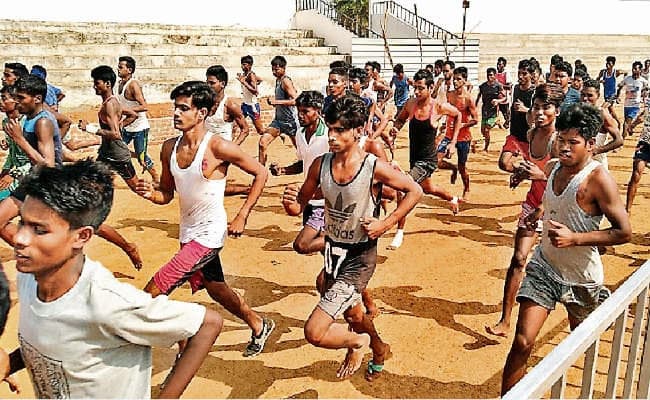 दुमका : सेना बहाली में पहुंचे यूपी के 40 फर्जी अभ्यर्थी, साहिबगंज एसपी के हस्ताक्षर-मुहर लगे खाली कैरेक्टर सर्टिफिकेट जब्त