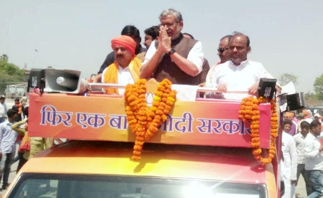 लोकसभा चुनाव : NDA उम्मीदवार के पक्ष में सुशील मोदी ने किया रोड शो, कहा- मोदी के नेतृत्व में हुआ पूरे देश का विकास