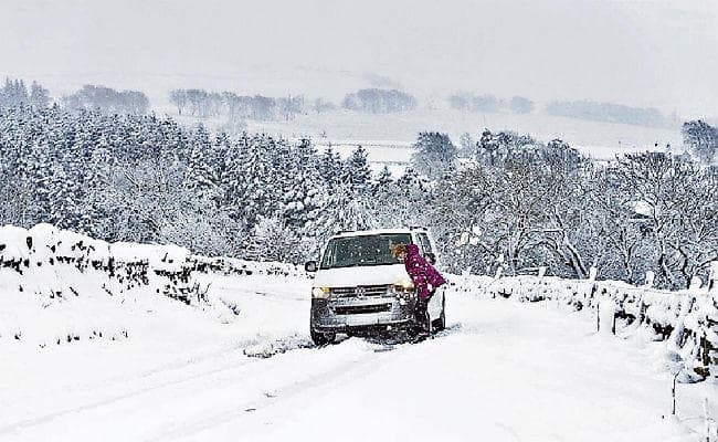 Weather Latest Updates: दिल्ली में बारिश के साथ गिरे ओले, येलो अलर्ट जारी, भारी बर्फबारी के कारण जम्मू-कश्मीर हाइवे जाम