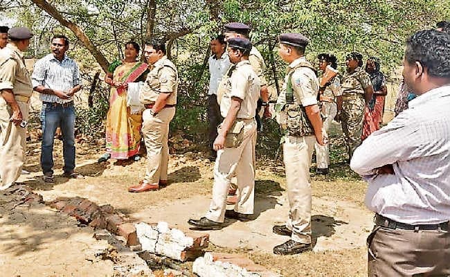 रांची : सेना पर सरना स्थल तोड़ने का आरोप, लोगों ने किया हंगामा