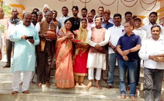 झारखंड : CM रघुवर दास की मौजूदगी में सुदर्शन भगत ने भरा पर्चा, जुलूस में शामिल हुए हजारों लोग
