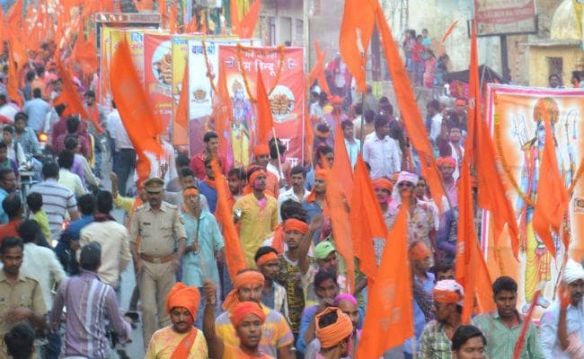 रांची : शोभायात्रा में राजनीतिक दलों के बैनर-पोस्टर का इस्तेमाल करनेवालों पर की जायेगी कार्रवाई