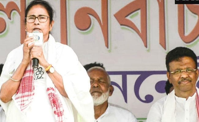 असम में बोलीं ममता बनर्जी : अब चाय वाला नहीं, चौकीदार को करें बोल्ड आउट