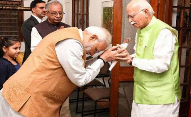 कांग्रेस का आरोप, मोदी और अमित शाह के अहंकारी चरित्र को आडवाणी ने बेनकाब किया