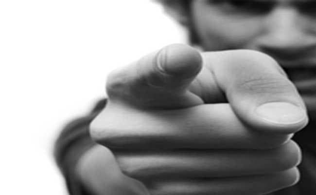 थाने में शिकायत दर्ज कराने पर हथियारबंद अपराधी घर में घुसे, महिला व्यवसायी से मांगे 13 लाख