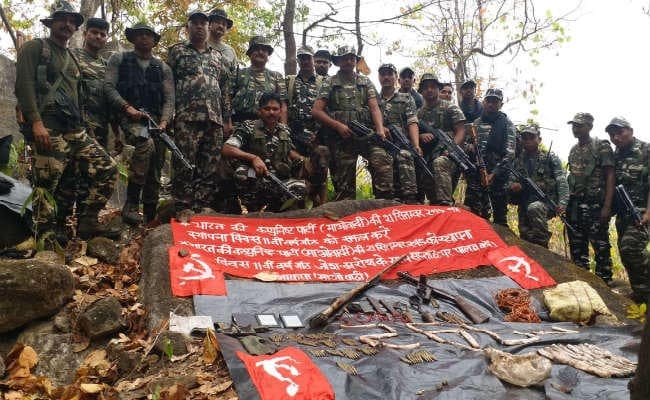 झुमरा में नक्सलियों का बंकर ध्वस्त, हथियार व विस्फोटकों का जखीरा बरामद