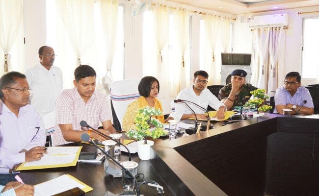 नेटवर्किंग कंपनी से समन्वय स्थापित कर नेटवर्क उपलब्ध करायें : सिमडेगा उपायुक्त