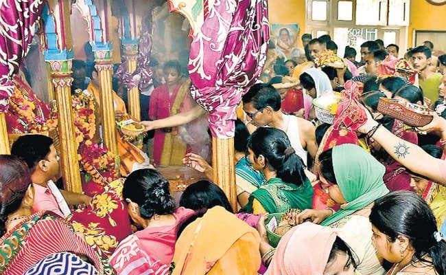 कलश स्थापना से नवरात्र शुरू, ब्रह्मचारिणी की उपासना आज