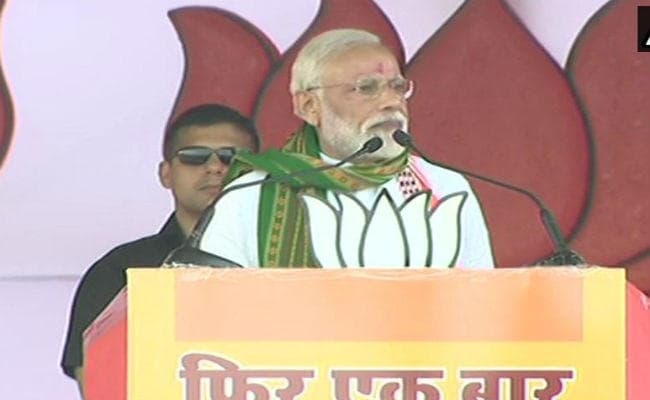 कांग्रेस और वाम दल मुझे हटाने के लिये किसी भी हद तक गिर सकते हैं : पीएम मोदी