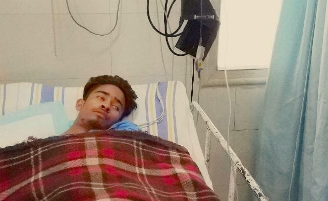 पैसे के अभाव में नहीं हो पा रहा रवि का इलाज, आटा चक्की में फंसकर कट चुका है एक हाथ