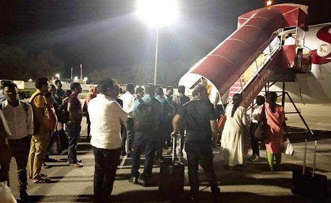 पटना : फ्लाइट में एसी बंद, गर्मी से घुट रहा था दम कई की तबीयत खराब, बच्चों को हुई उल्टियां