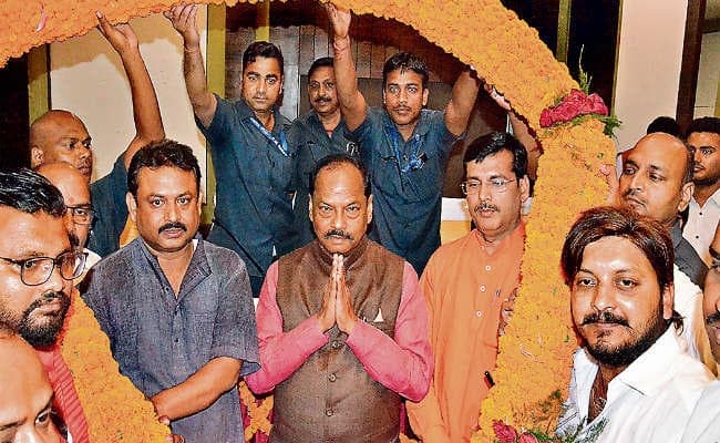 देवघर : रघुवर दास बोले, संताल को बचाना है, तो झामुमो को समाप्त करना होगा