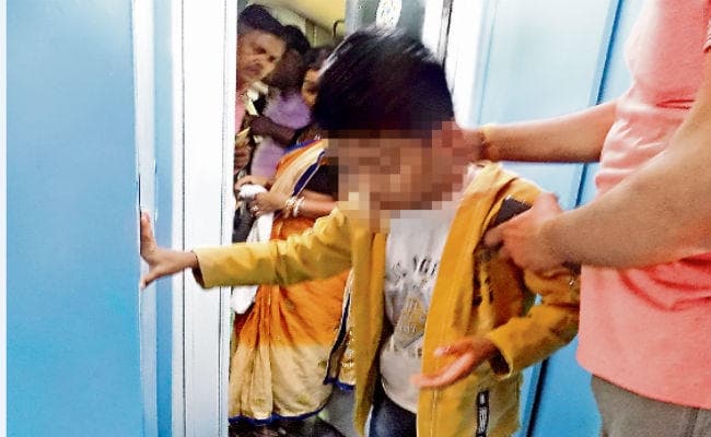 रांची : चिकन-पनीर खाकर राजधानी एक्सप्रेस ट्रेन के 36 यात्री बीमार