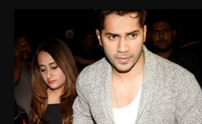 वरुण धवन की घर के बाहर फीमेल फैन ने मचाया हंगामा, गर्लफ्रेंड को दे डाली धमकी