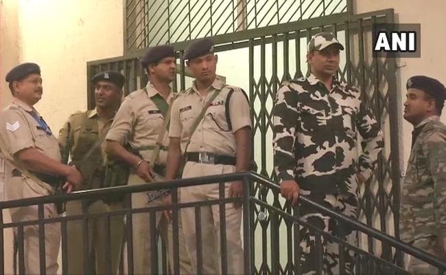 MP के CM कमलनाथ के सहयोगियों के ठिकानों पर छापे, 281 करोड़ रुपये के दस्तावेजों की जांच