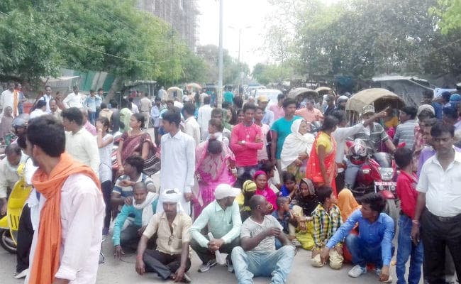 हड़ताल पर गये PMCH, NMCH और DMCH के जूनियर डॉक्टर, ओपीडी और इमरजेन्सी सेवा ठप, सड़क पर उतरे लोग