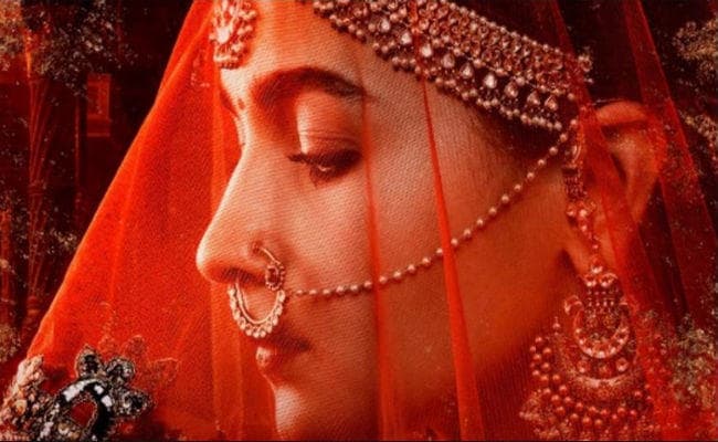 Kalank की तैयारी के लिए के लिए आलिया भट्ट ने देखी ये फिल्में...