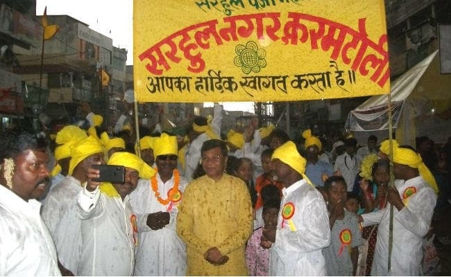 प्रकृति पर्व सरहुल की खुशी, बारिश व बादल गर्जन के बीच ढोल, नगाड़ा व मांदर से गूंजा गुमला