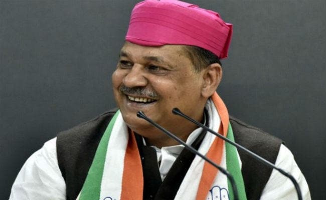 भाजपा छोड़ कांग्रेस में शामिल हुए कीर्ति आजाद धनबाद से लड़ेंगे चुनाव