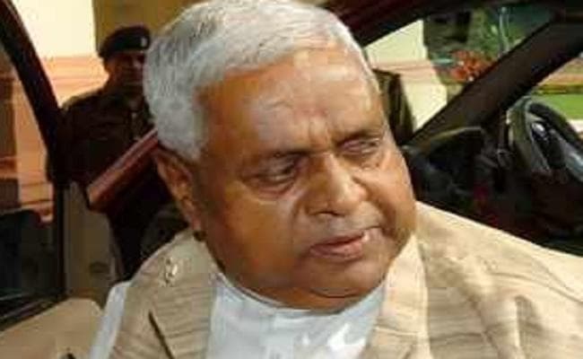 बिहार : विधायक सदानंद सिंह की गाड़ी पर पथराव, बाल-बाल बचे