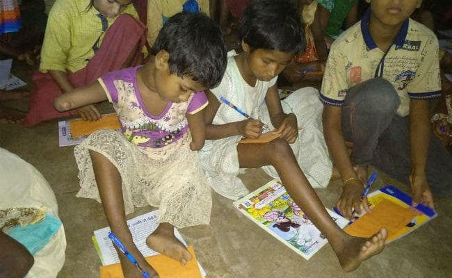 दिव्यांग बच्ची ने पैरों से माता पिता को लिखा पत्र, मतदान के लिए किया प्रेरित