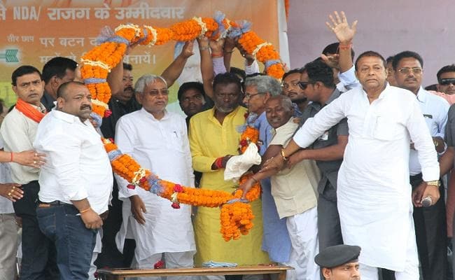 लोकसभा चुनाव : नीतीश बोले- बिजली आने से भूत भी भाग जाता है, अब लालटेन की जरूरत नहीं