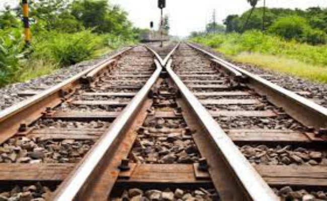 छह महीने के अंदर रेल ट्रैक बिछाने का काम होगा पूरा