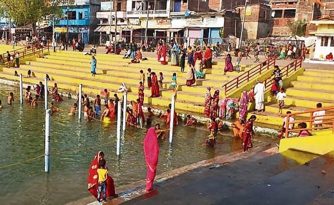 औरंगाबाद : छठ को लेकर देव पहुंचे श्रद्धालु