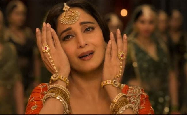Kalank: माधुरी दीक्षित की अदाएं देख ''तबाह हो गये'' लोग, VIDEO