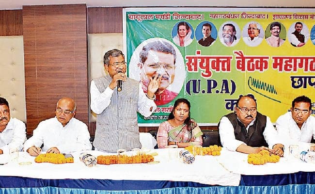 गिरिडीह : बाबूलाल ने चुनावी रणनीति पर की चर्चा, कहा, कोडरमा में बेरोजगारी व भुखमरी की स्थिति