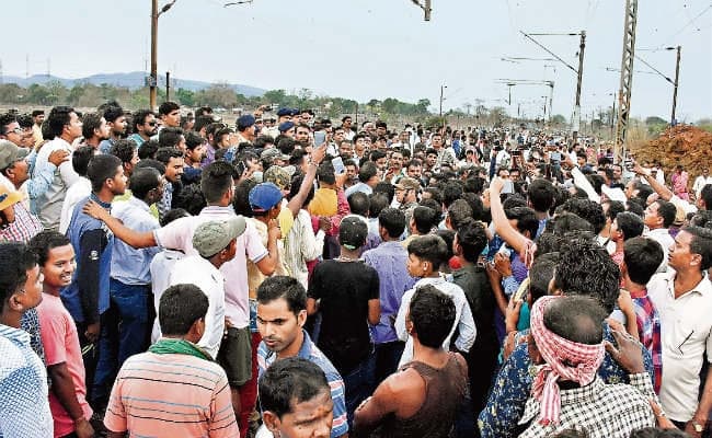 रांची : हिंडाल्को मड पौंड हादसा, इलाके में दहशत, देर रात तक जमे थे लाेग