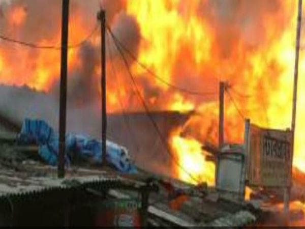 न्यूटाउन में अस्थायी बाजार में लगी आग, 20 दुकानें खाक